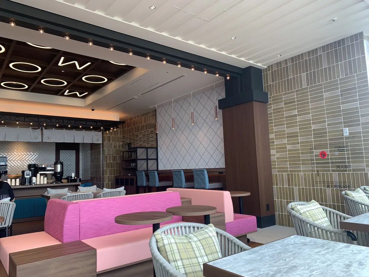 カラフルなカフェ