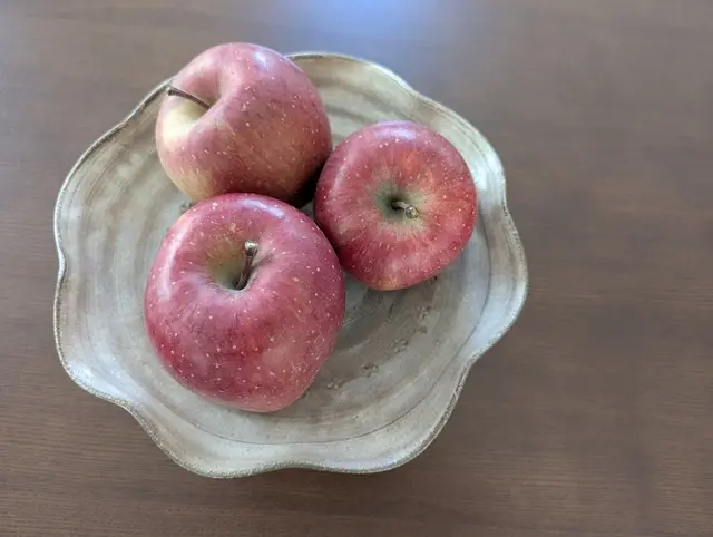 「完熟」葉とらずりんご　青森