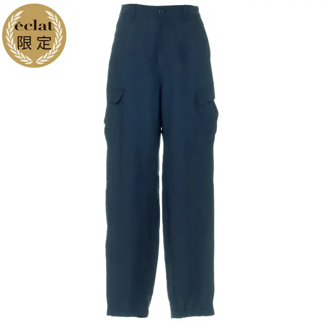 清涼感ある素材と、下半身を美しく見せるデザインを両立