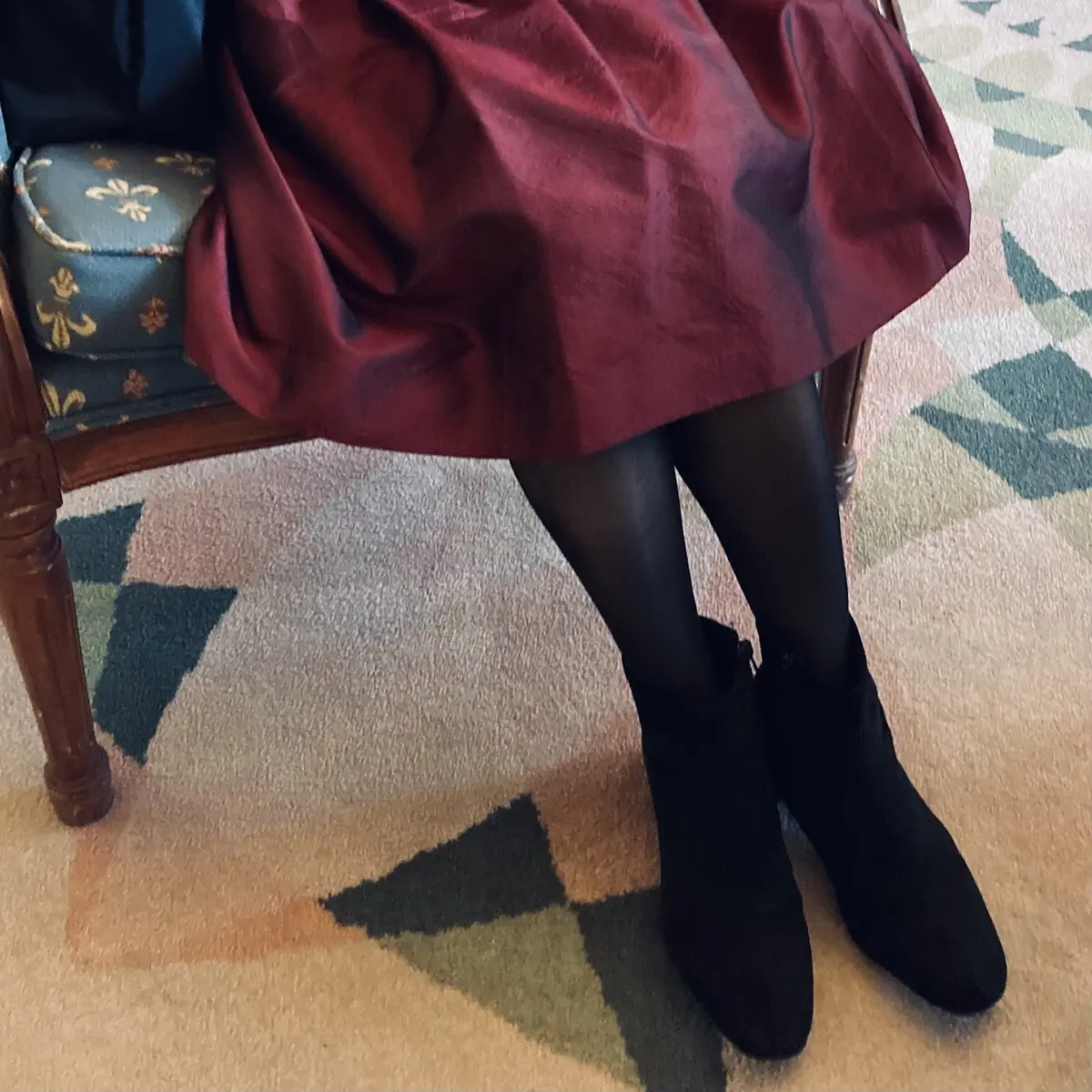 タイシルクのワインカラーのスカート