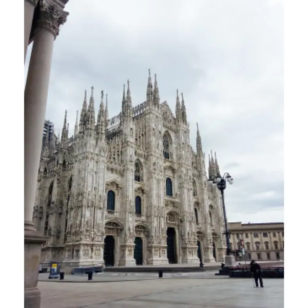 ドゥオモ周辺から人影が消えた（5月15日撮影）