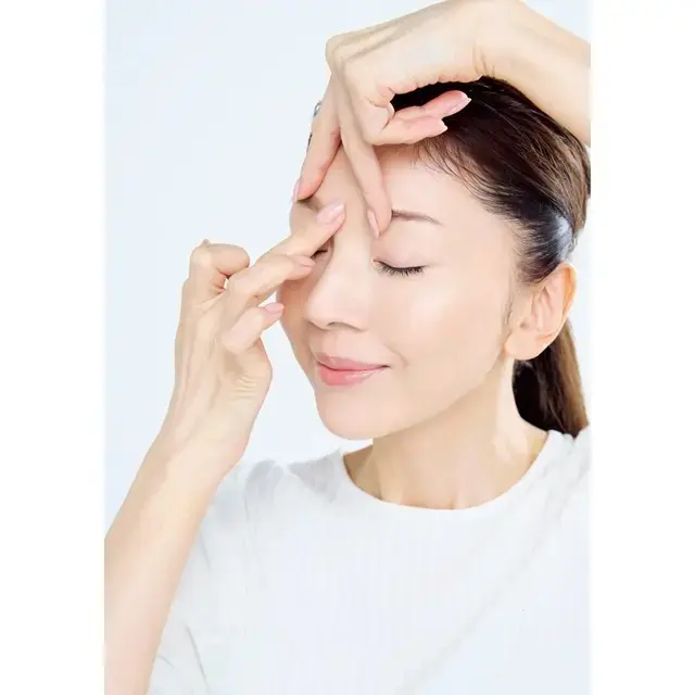 君島十和子さんのシワコスメ使いこなし術　眉間のシワ