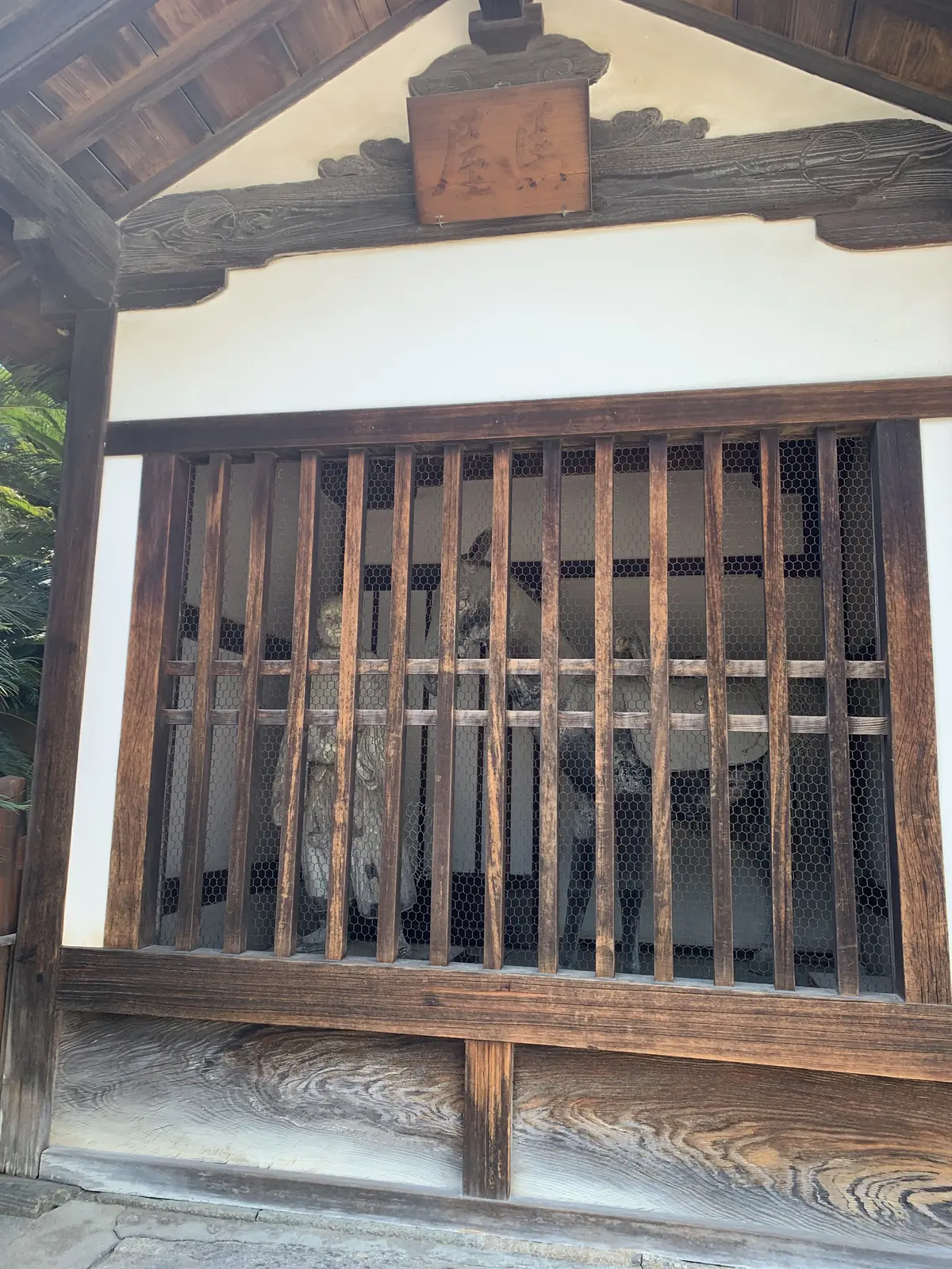 国宝・聖霊院の右隣りにある聖徳太子ゆかりの馬屋