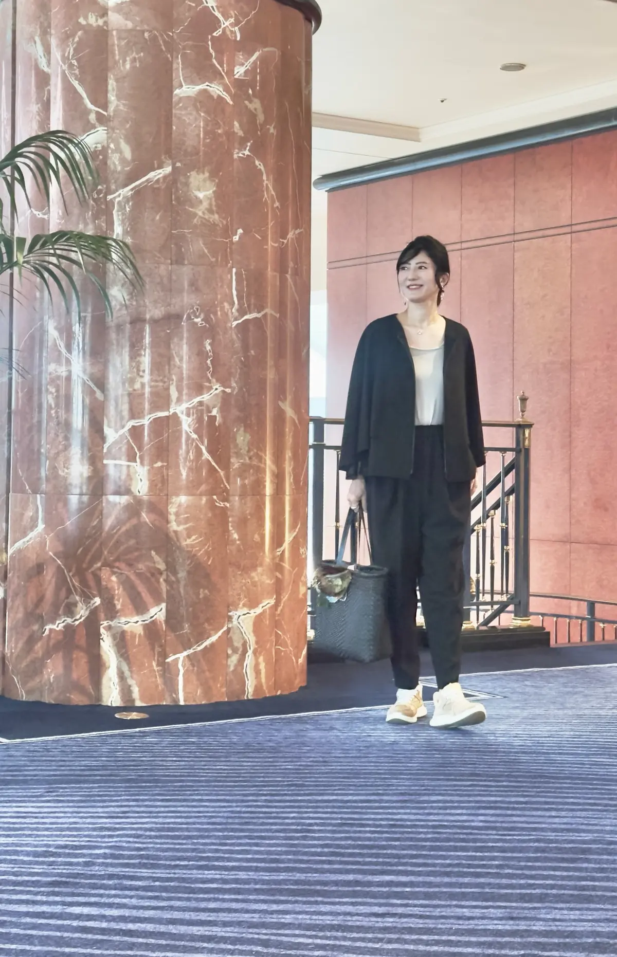 ケープデザインパンツスーツで恵比寿ウェスの画像_1