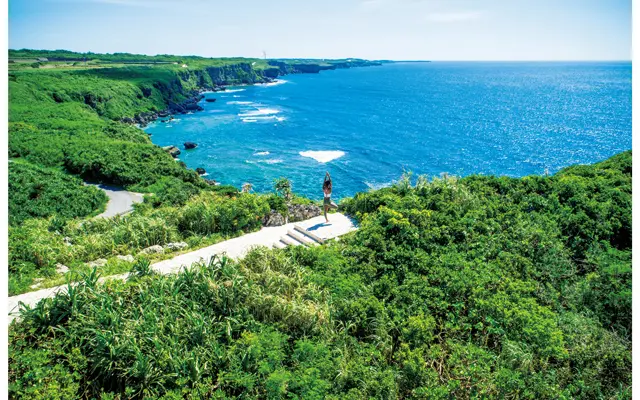 高さ約50mの断崖絶壁ムイガーの先端でもヨガを