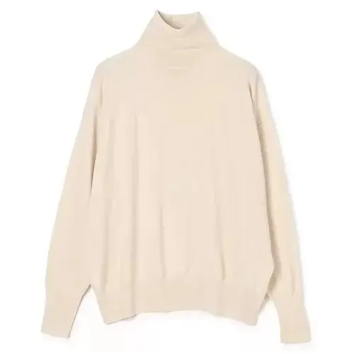 【50代 週末コーデ】グレーの上質ニットの画像_3