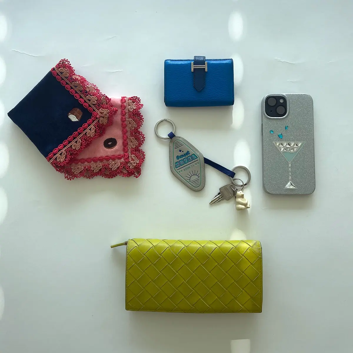 少ないながらも愛着のあるものが詰まったK持のバッグ