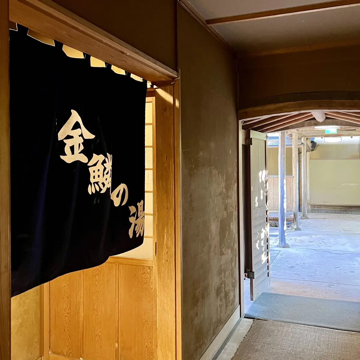 由布院の旅館「旅亭　田乃倉」温泉入り口