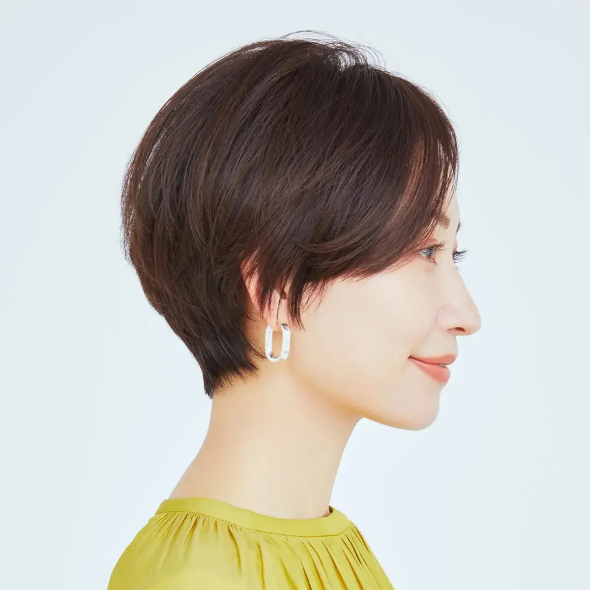 伸びかけの白髪カバーやボリューム出しに効果大！いいところづくしのハンサムショート【50代髪型・ヘアスタイル】