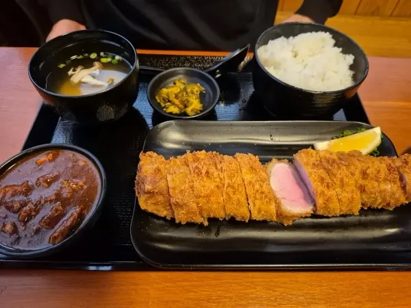 今が見ごろのバラ園と｢孤独のグルメ｣で人の画像_14