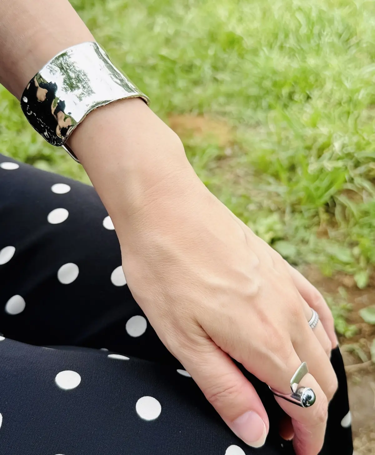 愛用ジュエリーを身につけたエクラ華組の松ヶ崎さん