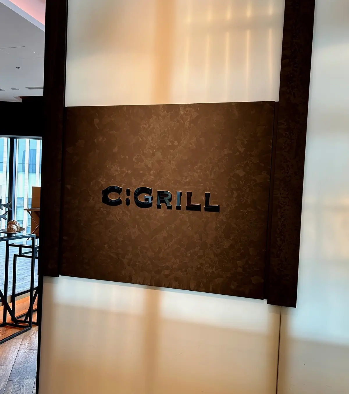 たまにはモードなワンピで！絶景ホテルでのの画像_3