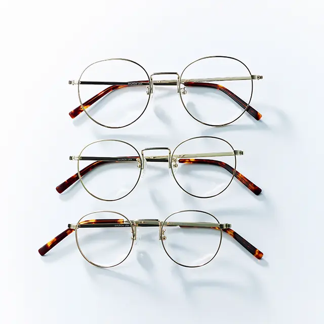 同じデザインながら、レンズ の横幅が44mm、48mm、55mmと異 なったサイズをとりそろえ、目 の大きさに合わせたフレーム選 びができる（実際の商品は全7 サイズ展開）。