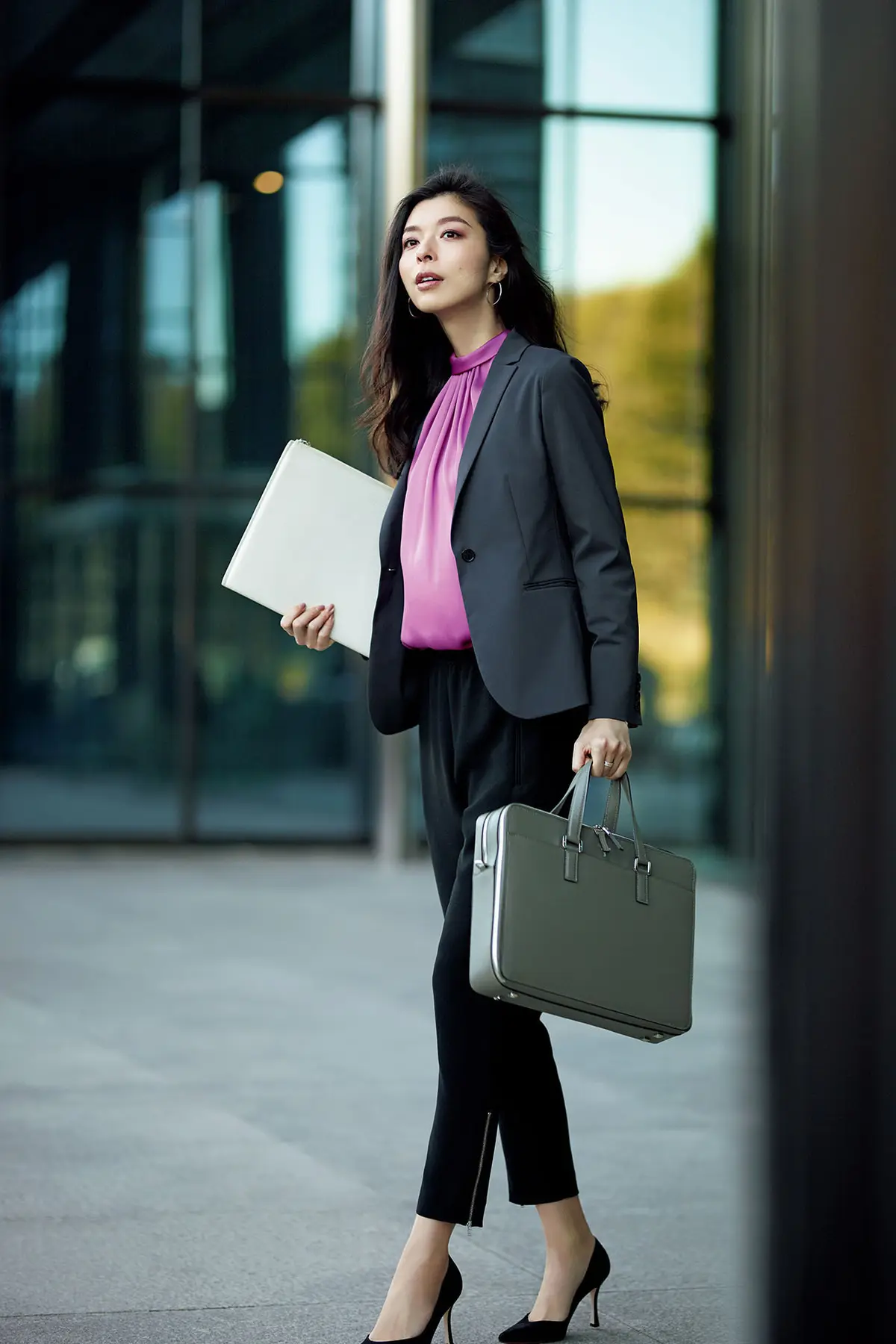 ダークトーンに女性らしさを添えてミーティの画像_1