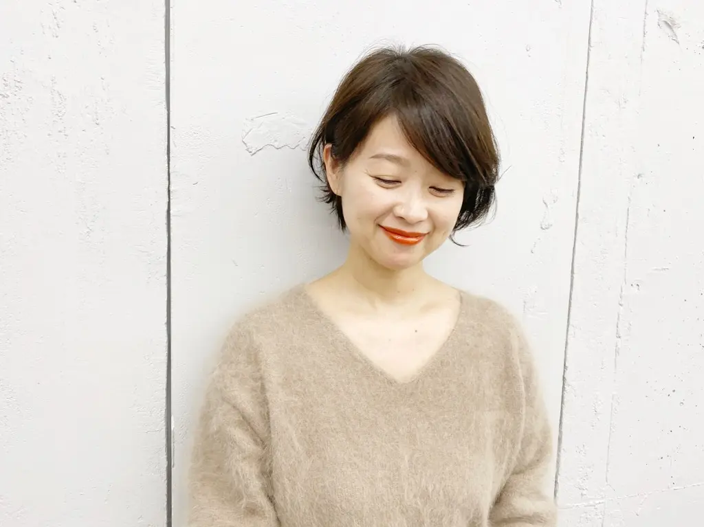 アラフィーの「顔」と「服」が映える！ひとの画像_5