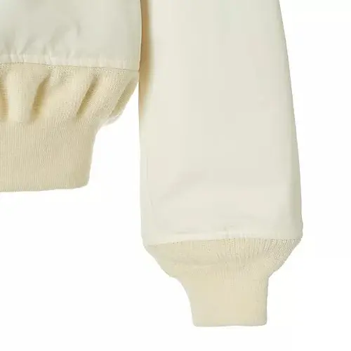 モードな着こなしに、春の軽やかさを漂わせの画像_3