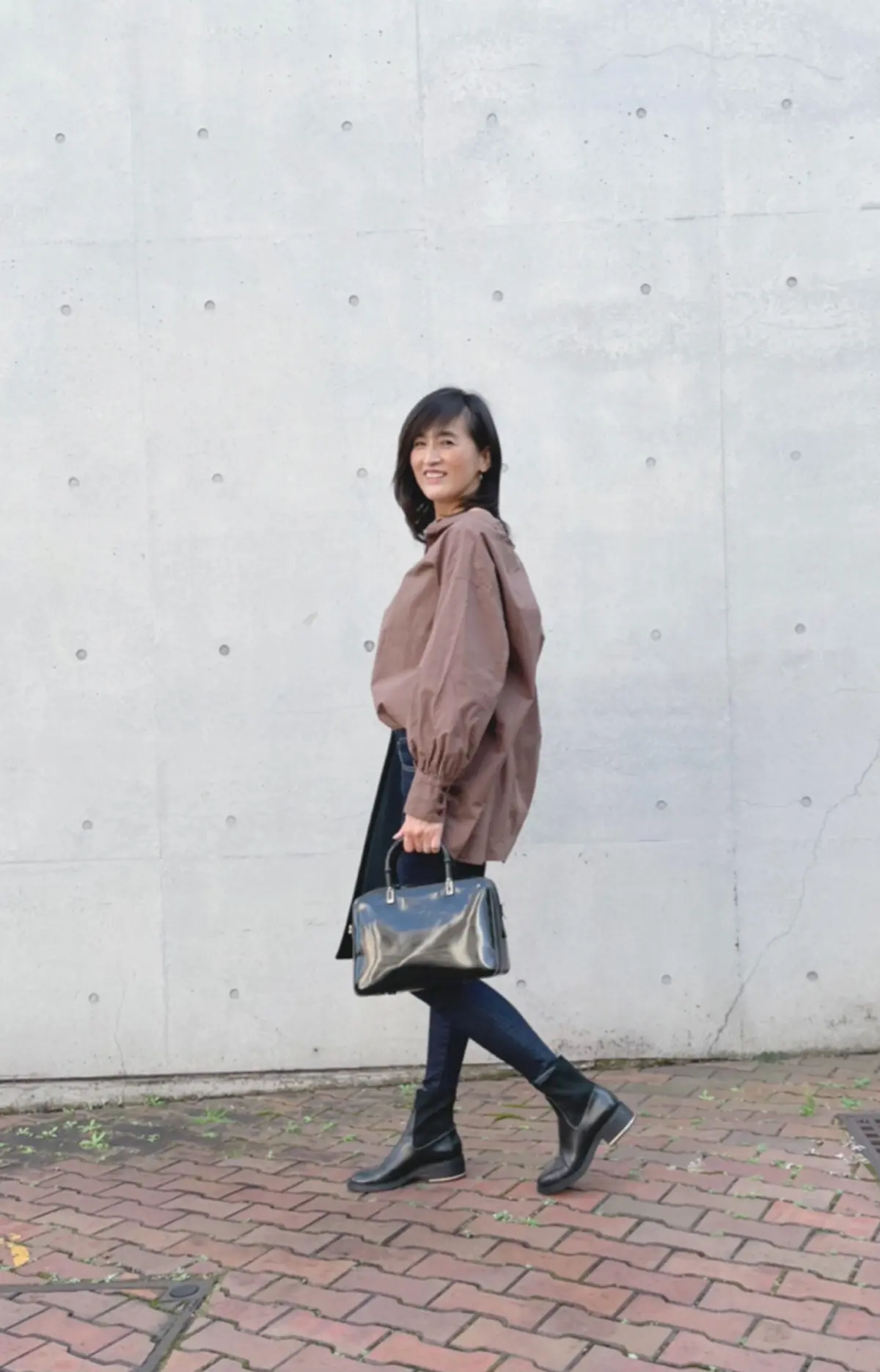 バックシャンなデザインシャツコーデ