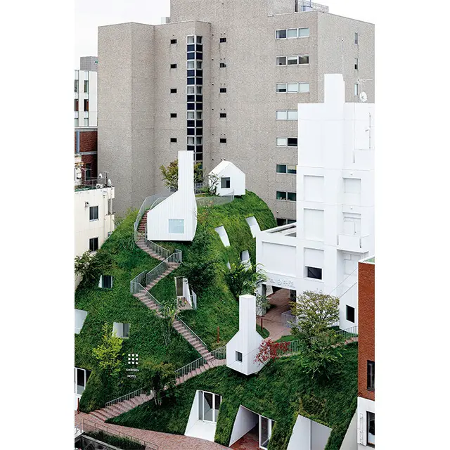 右がヘリテージタワー、左がグリーンタワー。個室サウナやショップも備える。