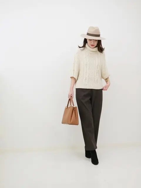 ユニクロのパンツに手持ちのアイテムでコーディネート　正面