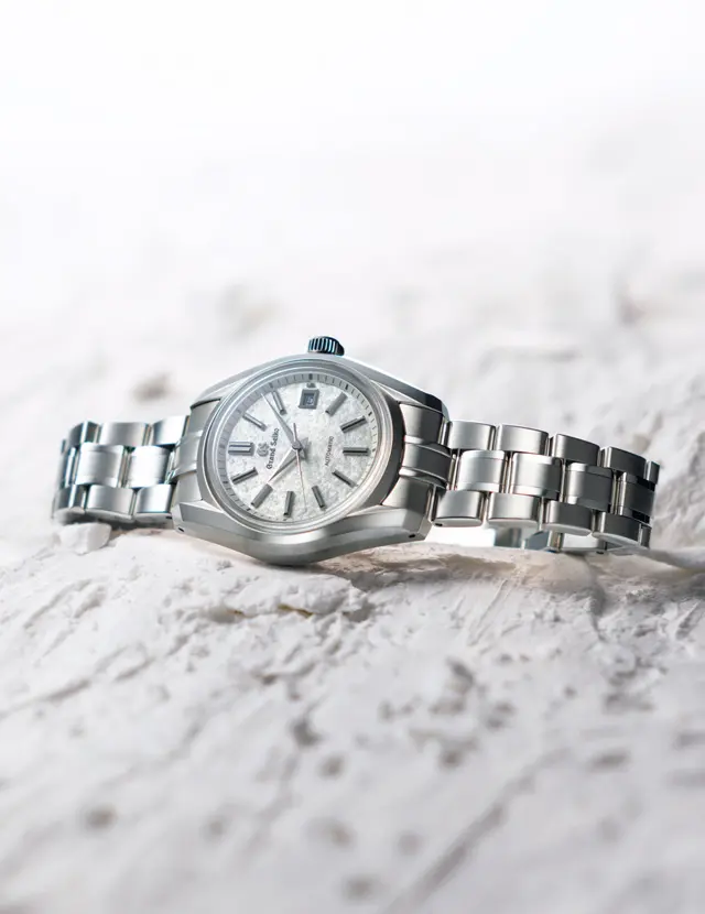 その瞬間の光や角度によって刻々と変わる ニュアンスあふれる表情に魅せられる