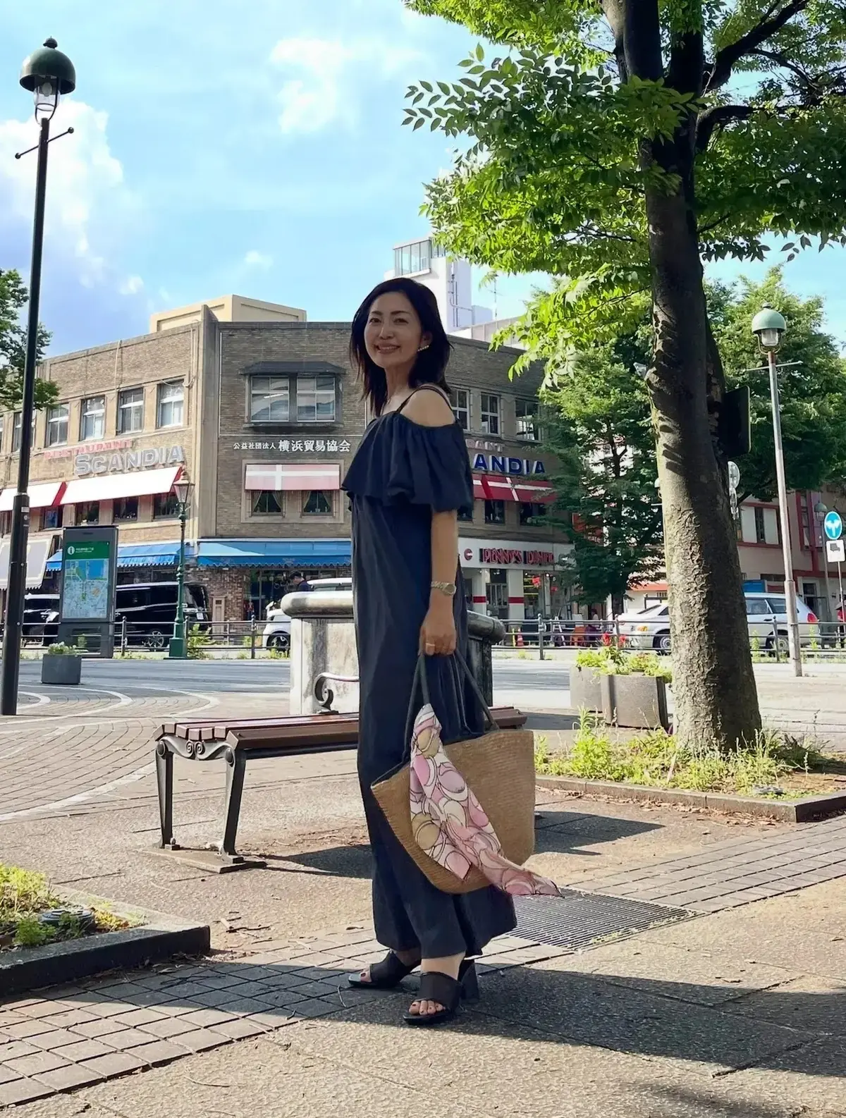 【おしゃれな50代のZARAコーデ】この夏は小物を取り入れた”モノトーンコーデ”が人気！