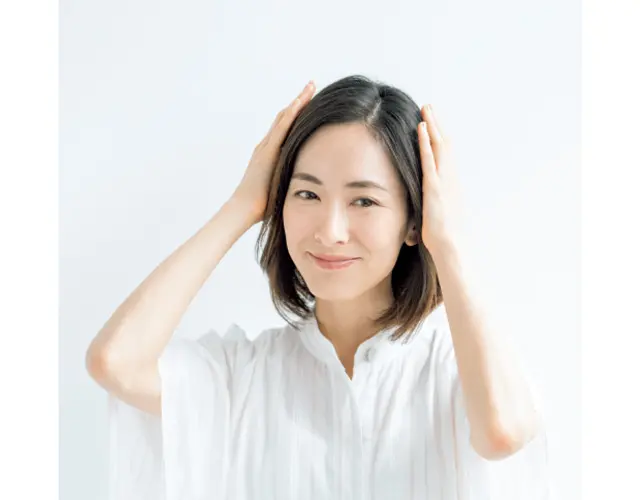 軽く押さえて手でなじませる