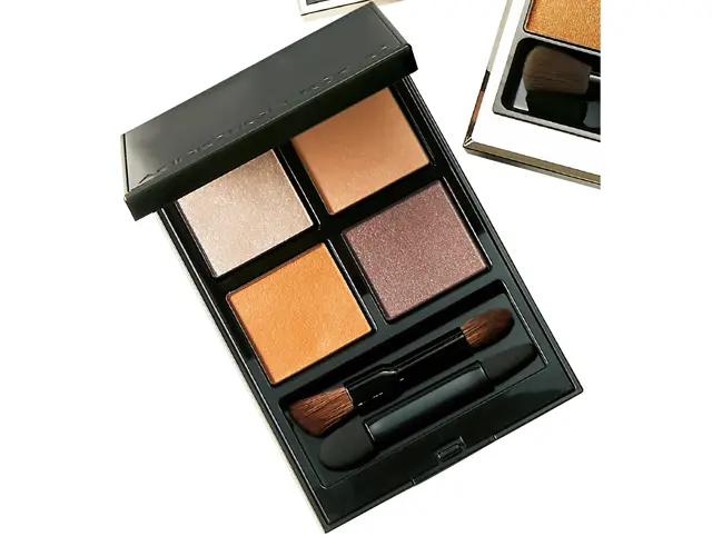  ザ アイシャドウパレット 010 ￥6,820／アディクション ビューティ