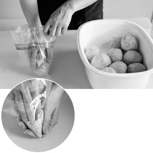 保存袋の端から、すき間なく詰めていく