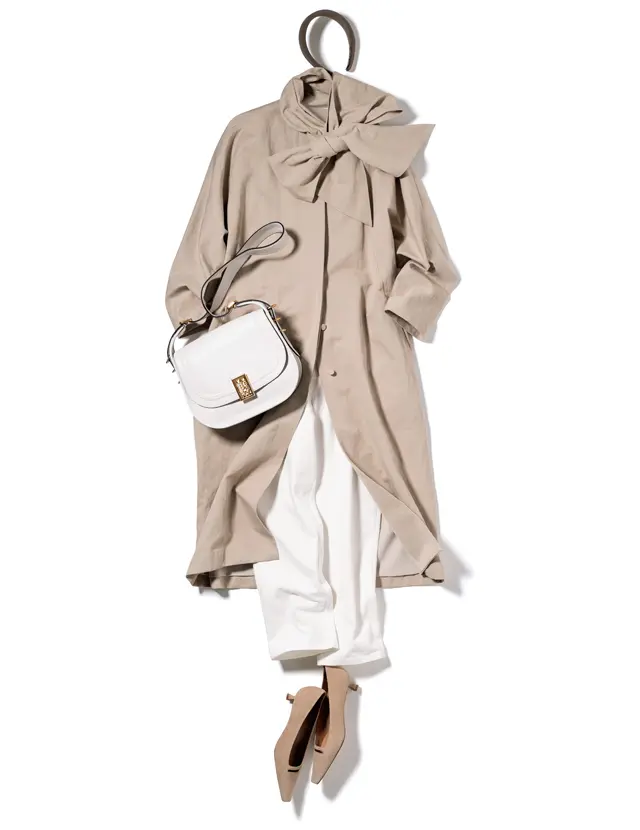 白のデニムをアクセントにしたコーデ