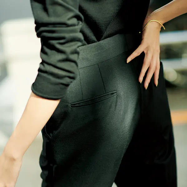 ヒップラインもすっきりとシャープに引き立ててくれるカオスのパンツ