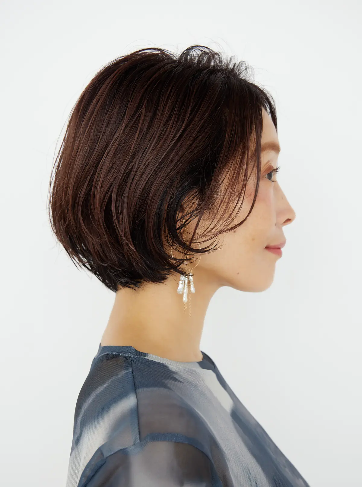 Webエクラ 40代50代　髪型　横から見たくびれボブヘアスタイル