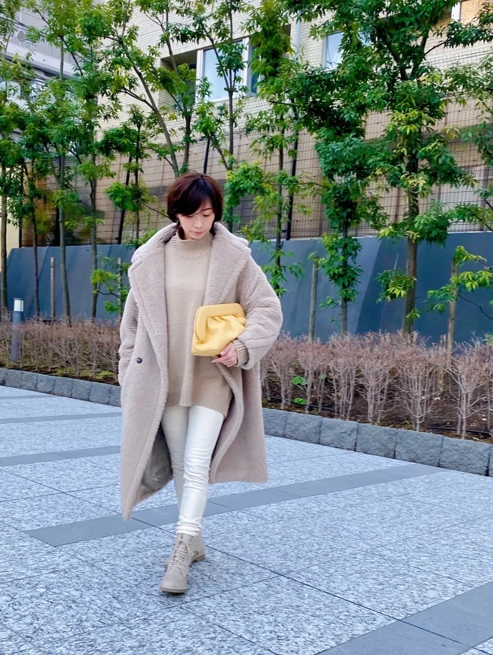 イエローのクラッチbagをアクセントにの画像_4