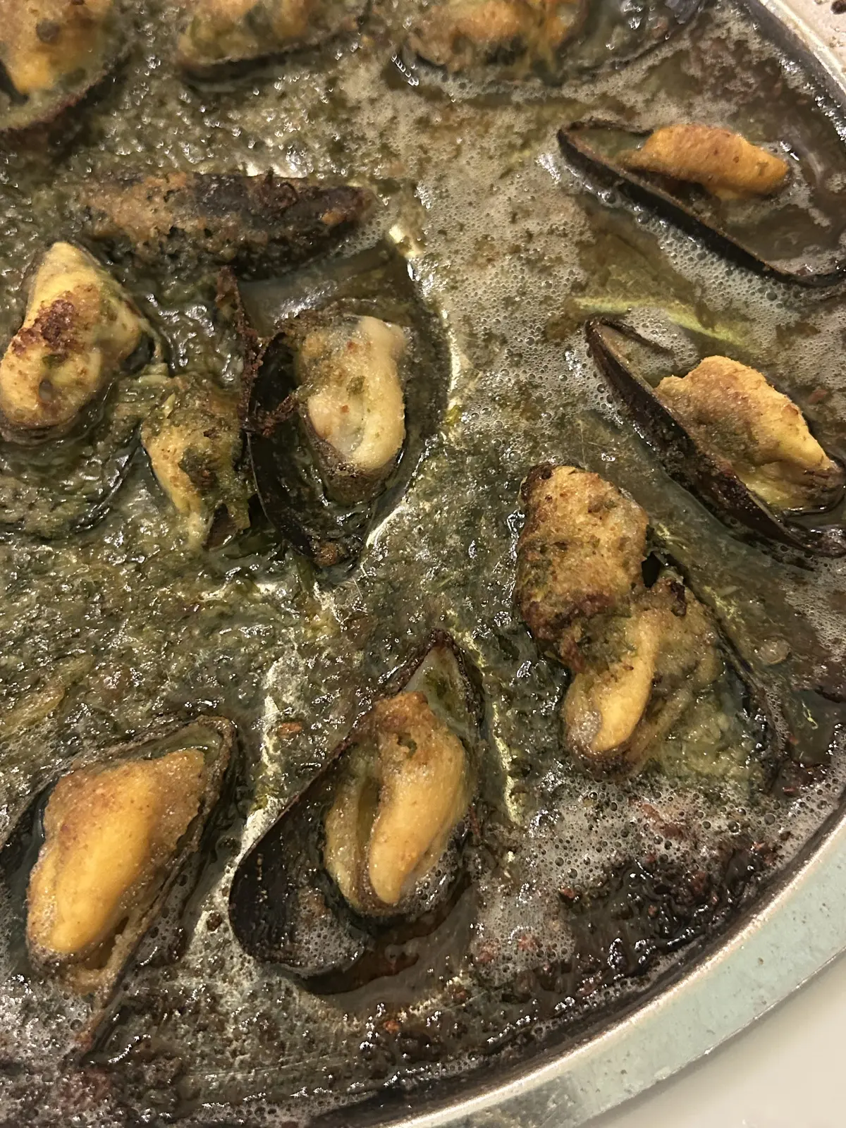 ブリュッセルの名店「La Roue D’or」　ムール貝　　夕食　グラス