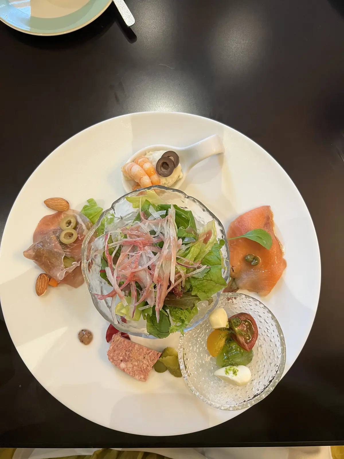 心踊る華やかなワンピースで東京ステーショの画像_8