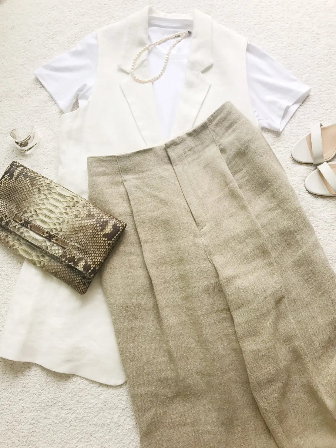 ドライベージュのリネンパンツの画像_1