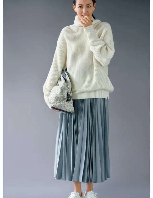 シンプルコーデを特別にする贅沢なプリーツスカート