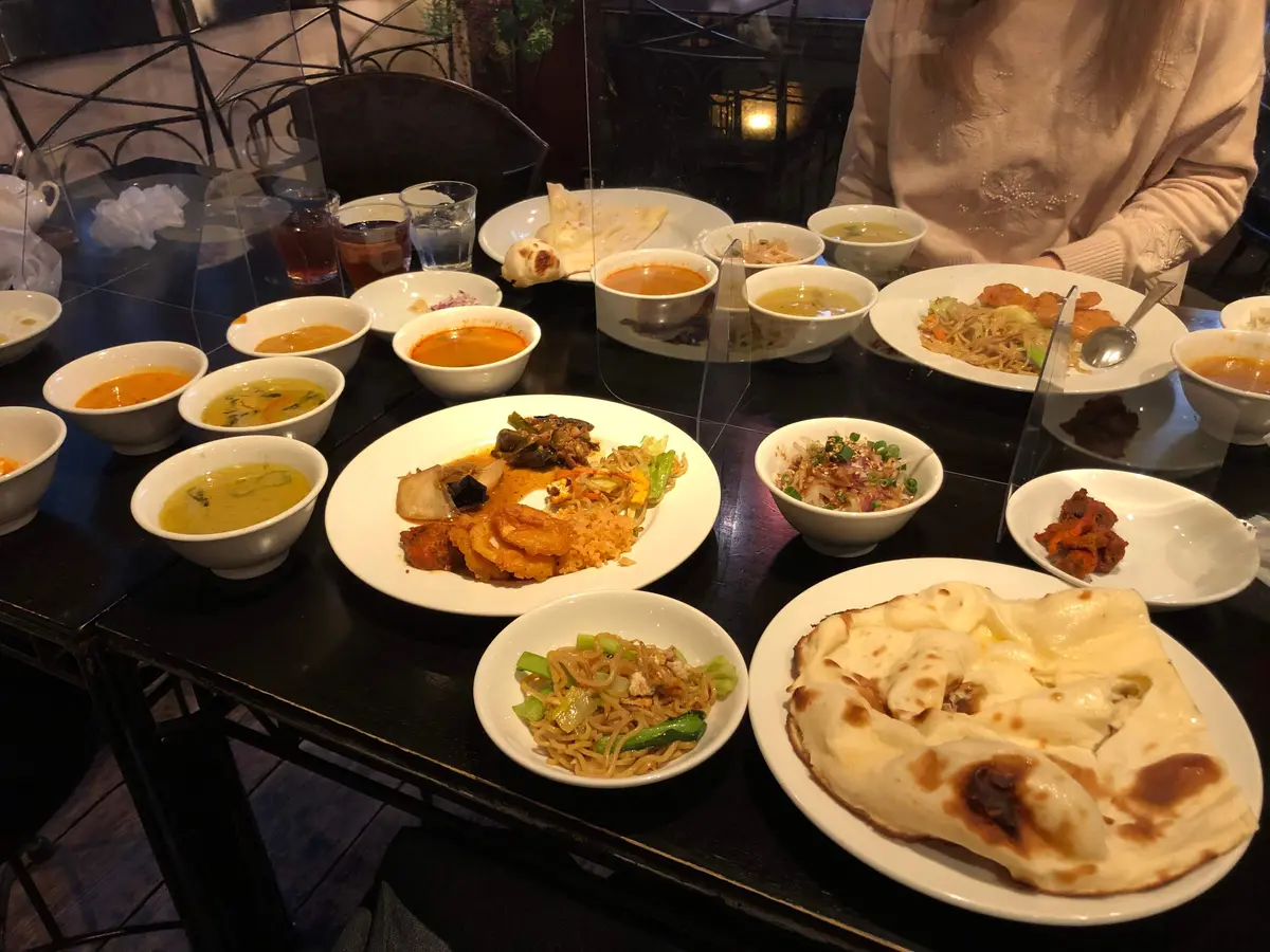 ASIAN PALM（アジアンパーム）神楽坂店。インド料理、タイ料理、中華料理、ベトナム料理。平日ランチ。ビュッフェ。