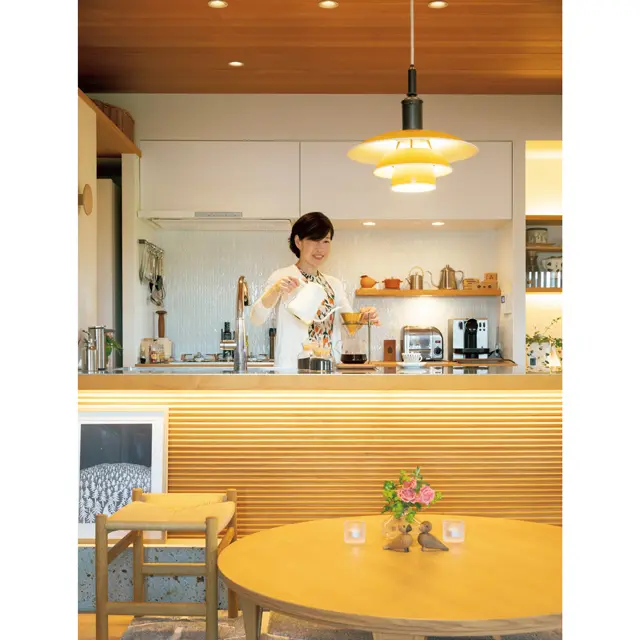 下部に大谷石を使った美しい仕上がりのオーダーキッチン