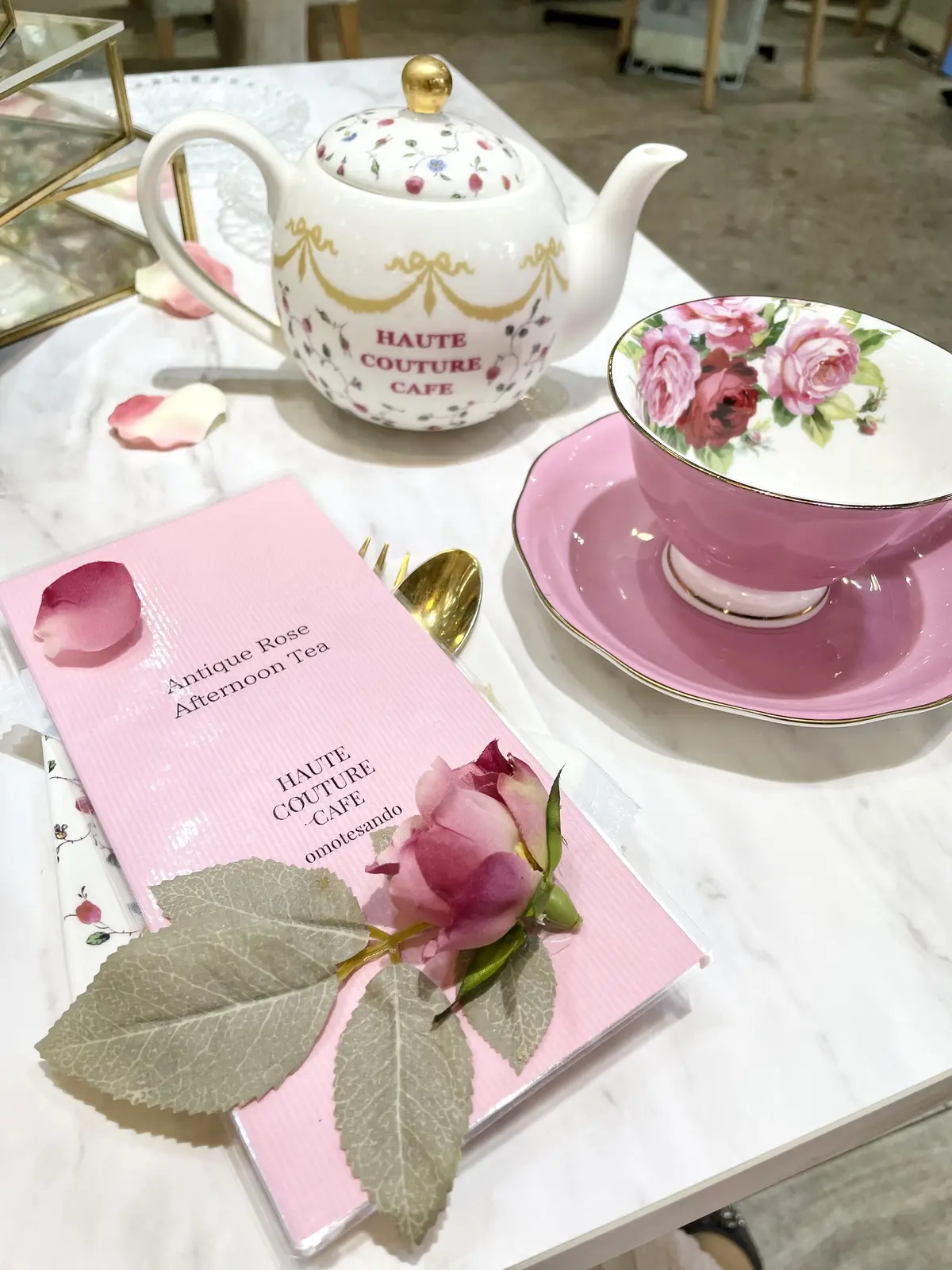 HAUTE COUTURE CAFE、オートクチュールカフェ、アフタヌーンティー専門店、表参道カフェ、オートクチュールカフェ表参道、HAUTE COUTURE CAFE 表参道、薔薇、薔薇のアフタヌーンティー、アフタヌーンティー、いちごパフェ、いちご、スイーツ、薔薇の店内、HAUTE COUTURE CAFE、オートクチュールカフェ、アフタヌーンティー専門店、表参道カフェ、オートクチュールカフェ表参道、HAUTE COUTURE CAFE 表参道、薔薇、薔薇のアフタヌーンティー、アフタヌーンティー、いちごパフェ、いちご、スイシルバーベルト、薔薇の店内、HAUTE COUTURE CAFE、オートクチュールカフェ、アフタヌーンティー専門店、表参道カフェ、オートクチュールカフェ表参道、HAUTE COUTURE CAFE 表参道、薔薇、薔薇のアフタヌーンティー、アフタヌーンティー、いちごパフェ、いちご、スイーツ、マカロン、ピンク、カップ&ソーサー、ピンクカップ、コーヒーカップ、ピンクコーヒーカップ、薔薇のカップ、ピンクワンピース、ワンピース、SHEIN、シーン、MOTF、ロングヘア、セミロングヘア、セミロング、ロングボブ、ノースリーブワンピース、ベルト、Vis、ビズ、シルバーベルト、薔薇の店内、メニュー、薔薇のデコレーション