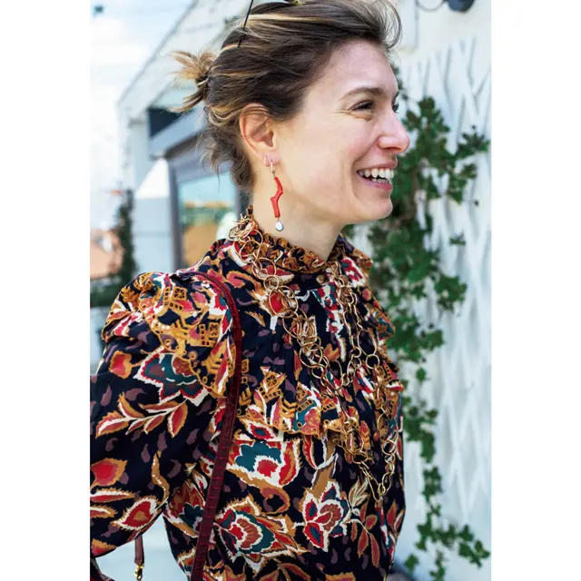 海外おしゃれマダム　耳もとジュエリー