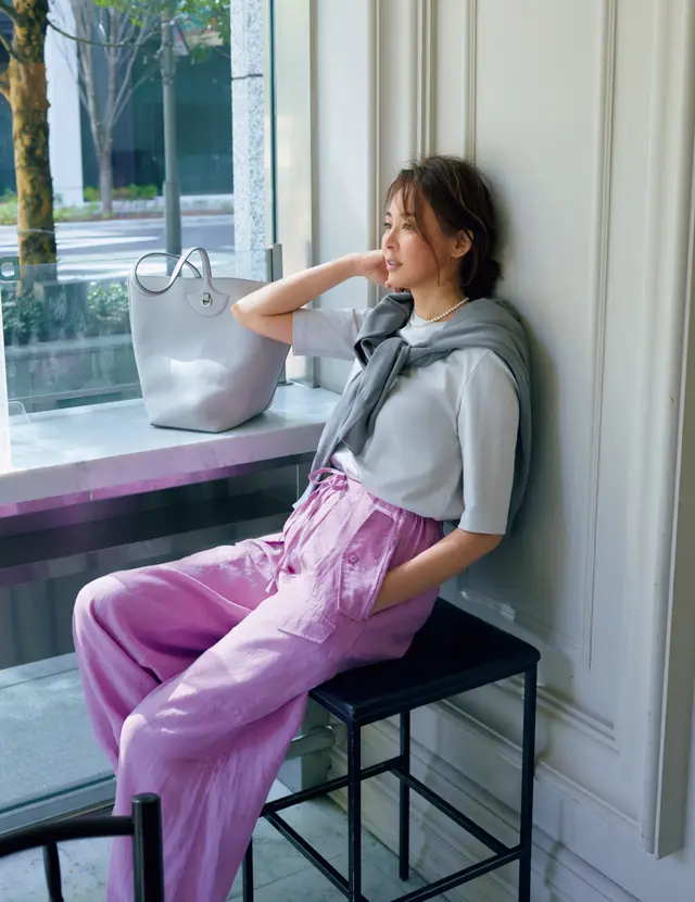 エブールのTシャツを着るSHIHO