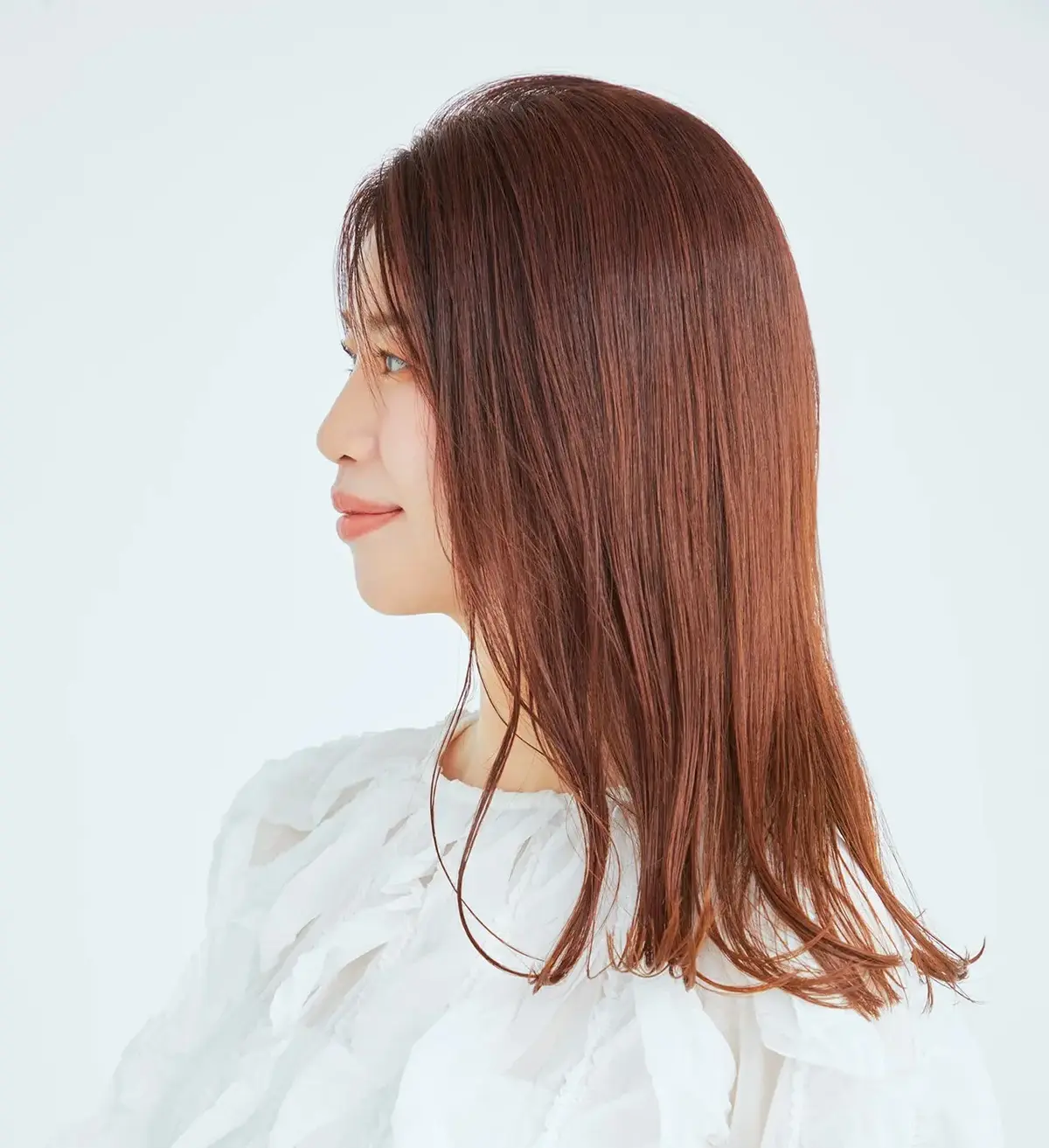 「影の前髪」がポイント！大人のロングをふんわり印象にカムフラージュ