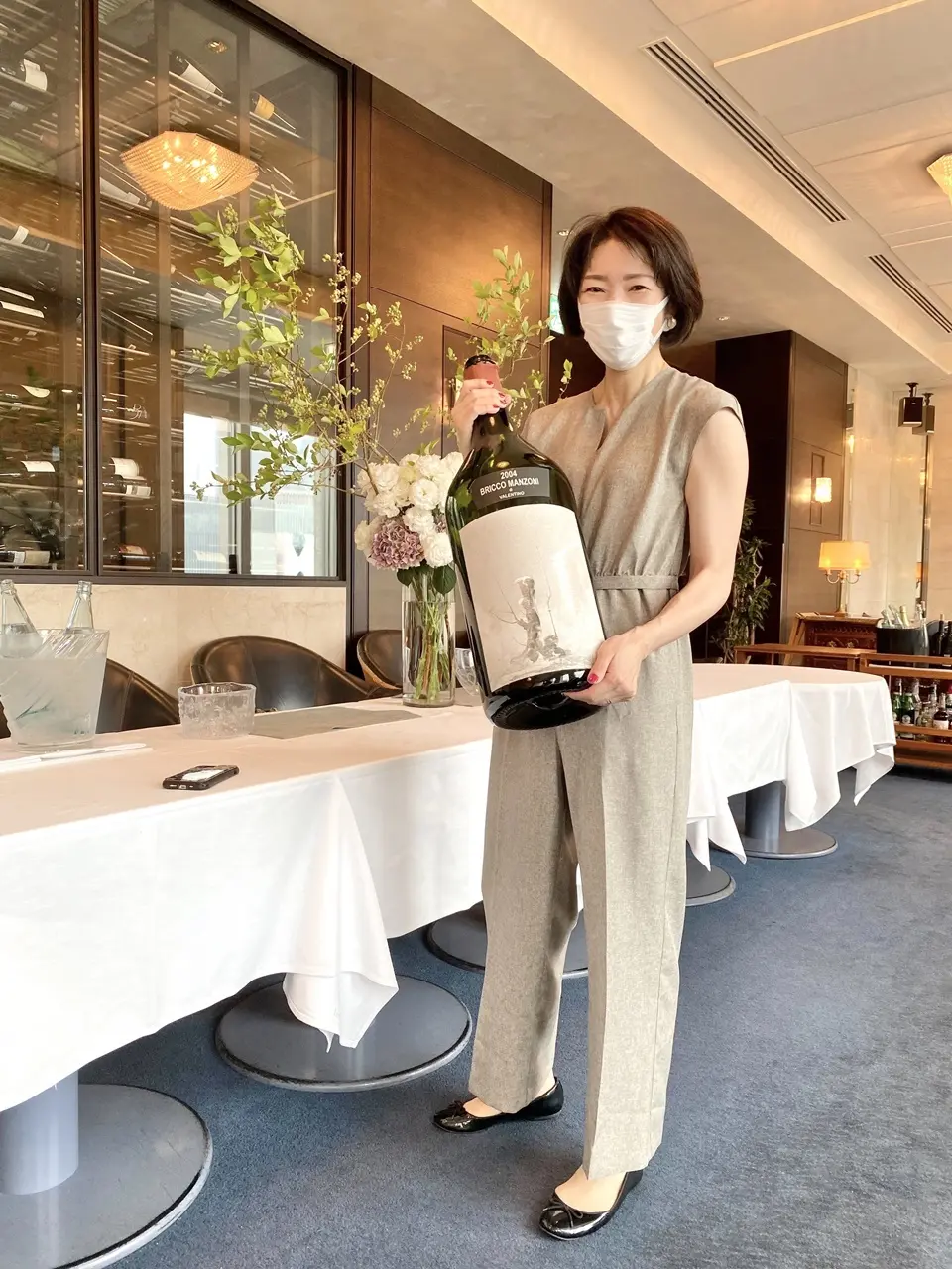 sala amabile 巨大ワインボトル