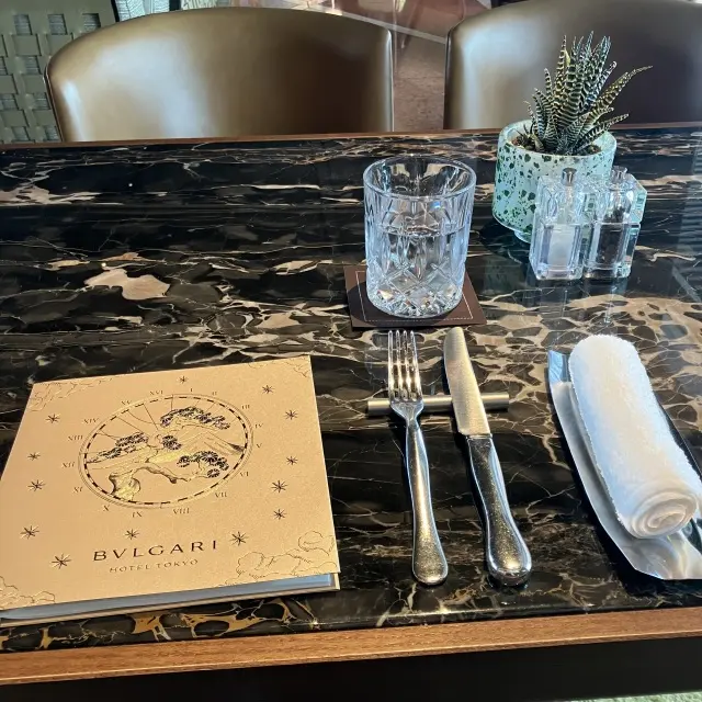 ブルガリホテルのバーでひとやすみの画像_6