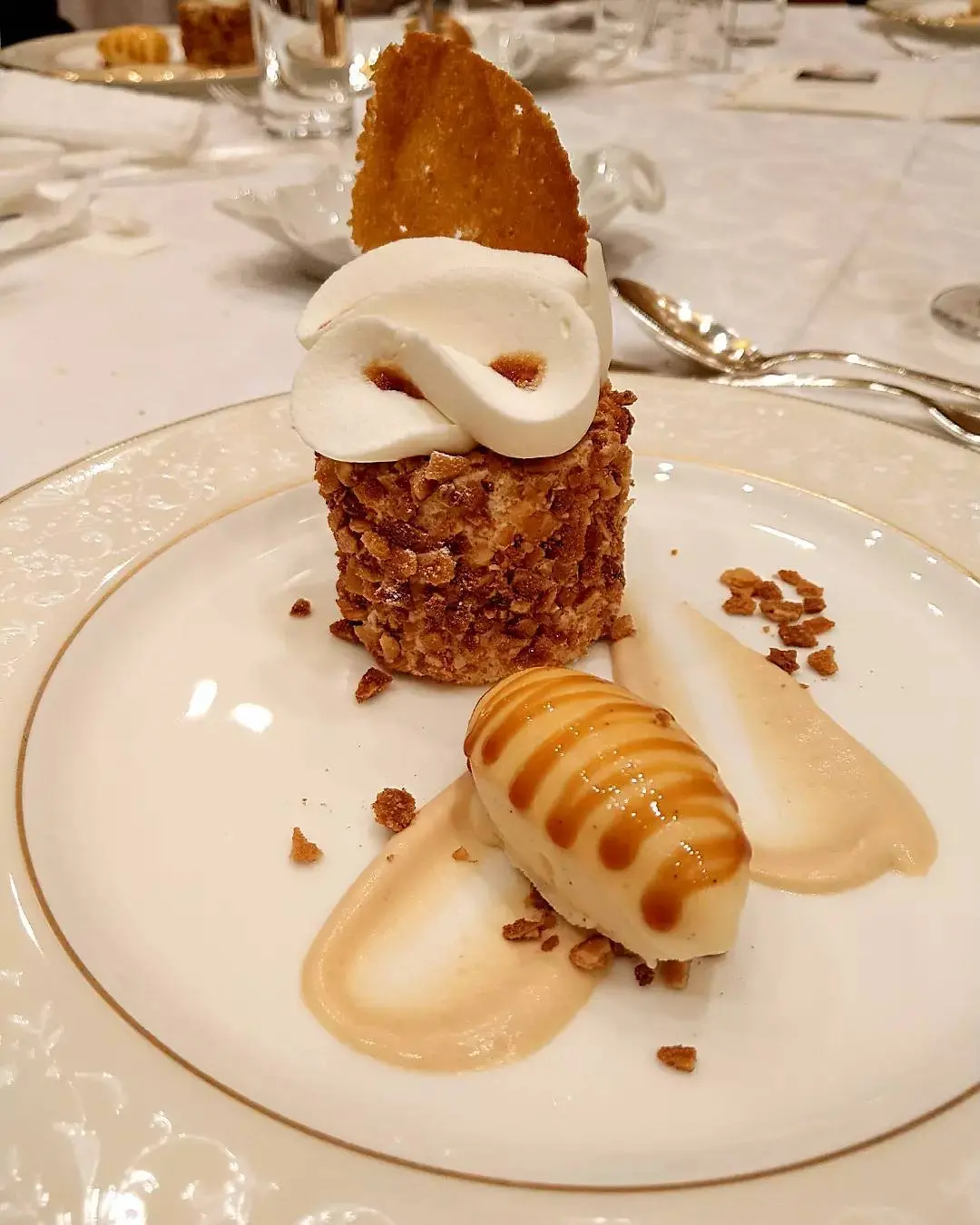 奏龍甘味噌のジェノワーズ　シャルロット仕立て