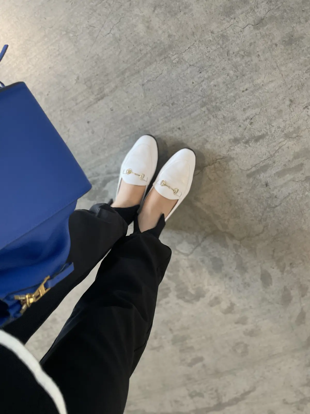 大人かっこいいモノトーン✖️ブルーコーデの画像_3