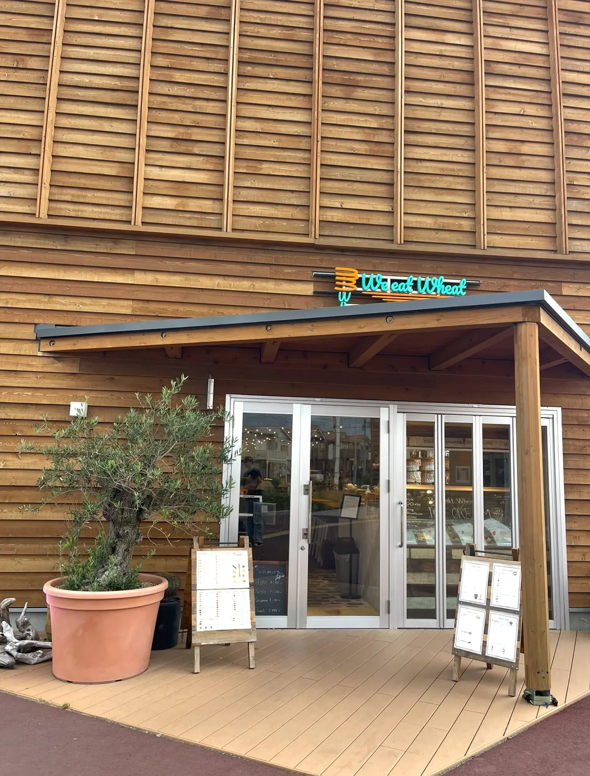 UNIQLOTシャツとティアードスカートの画像_3