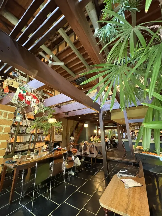 「ユニクロの白シャツで楽しむ、京都カフェの画像_6