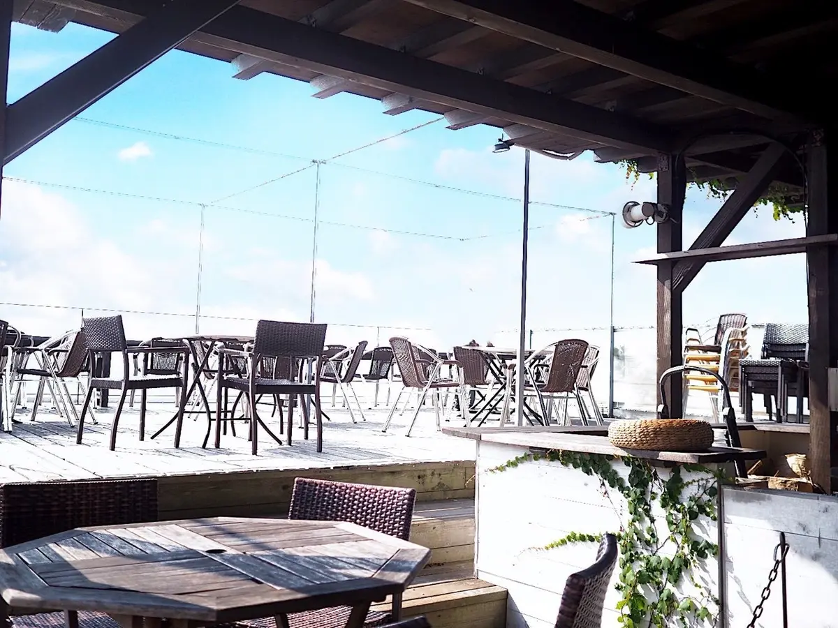 目の前の三河湾目を一望できる絶景のカフェです。