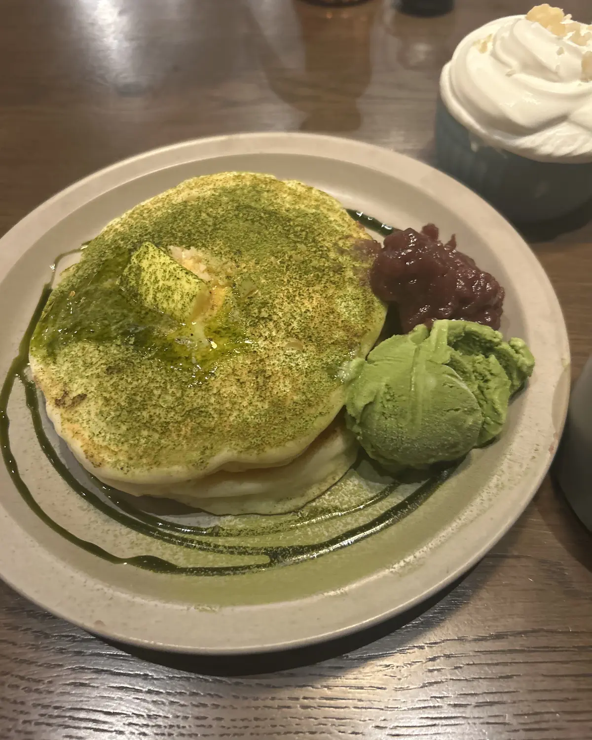 秋の陽だまりに大人可愛いモスグリーンワンの画像_8